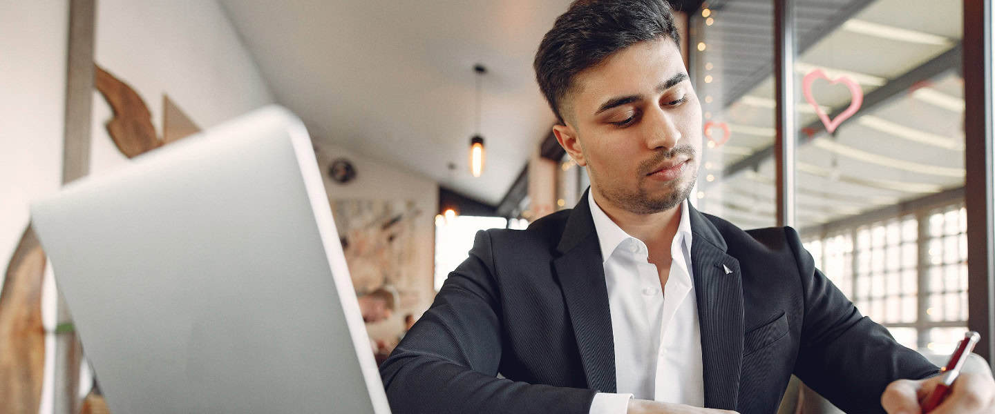 Independent business loan broker analyzing financing structures